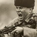 Фархат Сархатов - В полдневный стук на разогретых в жарь пиронах В полдневный стук на разогретых в жарь пиронах