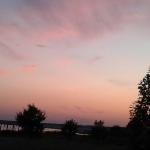 Сижу я на траве, возле забора...